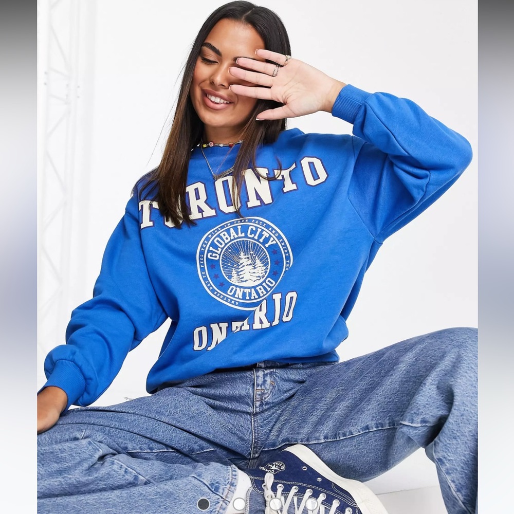 oversized sweatshirt in blue with Toronto logo